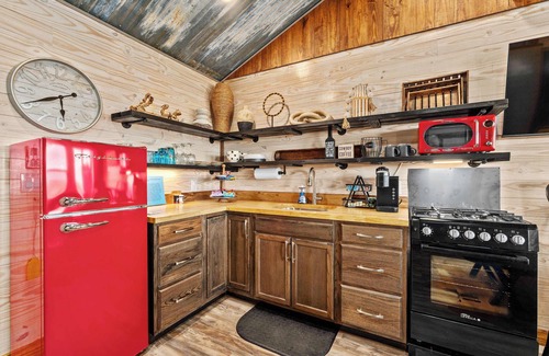 Fredericksburg Cabin | Rockin' R - Shooting Star Cabin