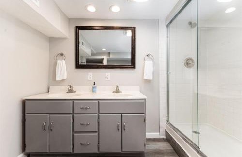 South Bend Apartment | Rockne's Rally - Updated 3BR 2BA Home 1 Mile from ND