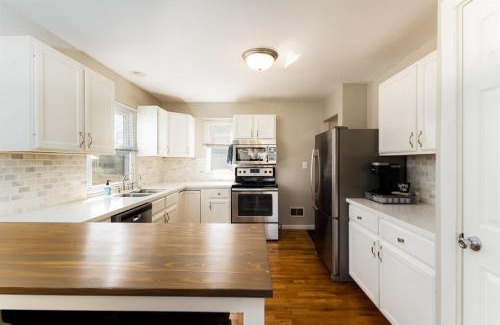 South Bend Apartment | Rockne's Rally - Updated 3BR 2BA Home 1 Mile from ND
