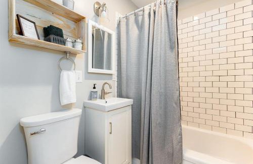 South Bend Apartment | Rockne's Rally - Updated 3BR 2BA Home 1 Mile from ND