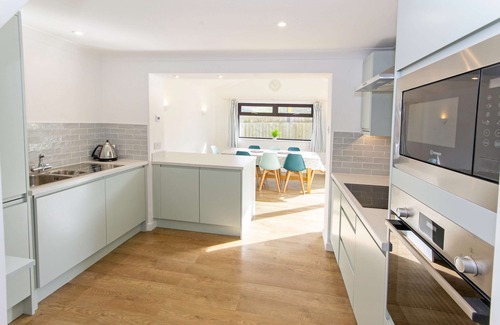Croyde Cottage | Rockpool |Sleeps 8 Seaside Retreat Walk to Beach
