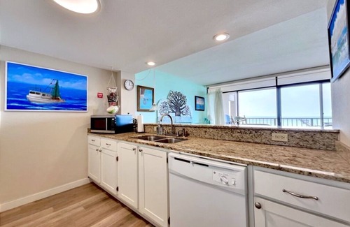 Rockport Condo | Rockport's Waterfront Gem - Cozy 1BR/1BA Condo with Breathtaking Bay Views