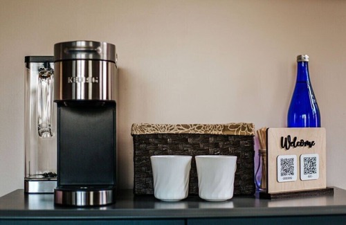 Afton Apartment | Rockwell Ridge: Chestnut Suite with Lux Bathroom