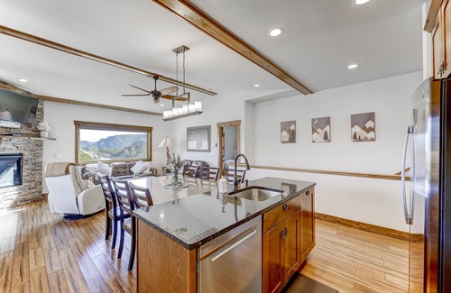 Estes Park House | Rocky Mountain Haven 4BDR’s w/attached Private Baths, 2 Zone AC/Heat, VIEWS