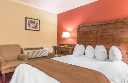 Huntsville Hotel | Rodeway Inn King William