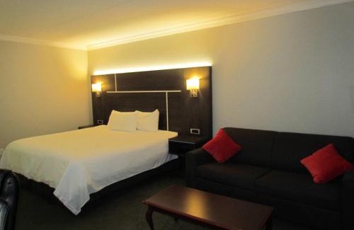 Huntsville Hotel | Rodeway Inn King William