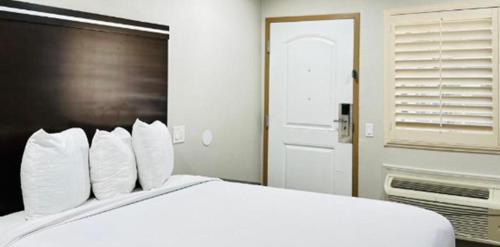 Lemon Grove Hotel | Rodeway Inn Lemon Grove San Diego East