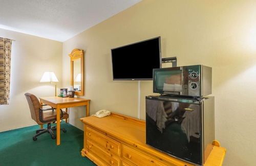 Milaca Hotel | Rodeway Inn Milaca