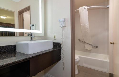 Barstow Hotel | Rodeway Inn On Historic Route 66