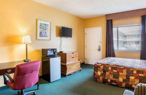 Roswell Hotel | Rodeway Inn Roswell West