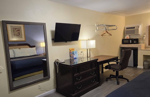 Blythe Hotel | Rodeway Inn & Suites Blythe I-10