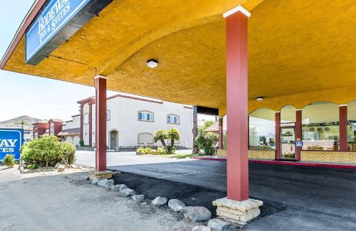 Canyon Lake Hotel | Rodeway Inn & Suites Canyon Lake-Menifee West