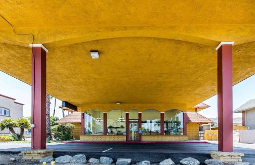 Canyon Lake Hotel | Rodeway Inn & Suites Canyon Lake-Menifee West