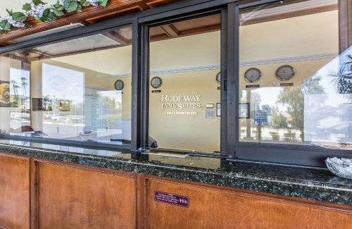 Canyon Lake Hotel | Rodeway Inn & Suites Canyon Lake-Menifee West