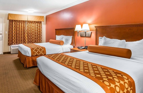 Canyon Lake Hotel | Rodeway Inn & Suites Canyon Lake-Menifee West