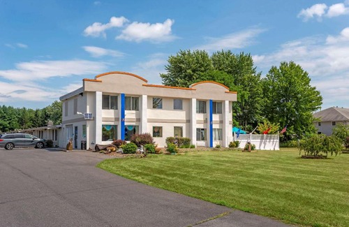 Highland Hotel | Rodeway Inn & Suites New Paltz - Hudson Valley