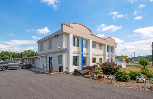 Highland Hotel | Rodeway Inn & Suites New Paltz - Hudson Valley