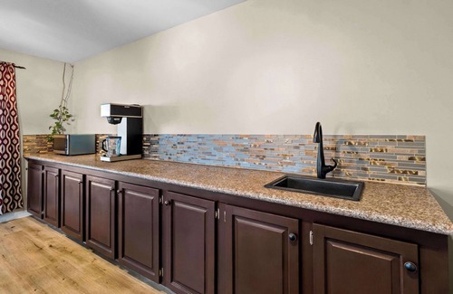 Brookhaven Hotel | Rodeway Inn & Suites