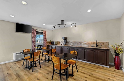 Brookhaven Hotel | Rodeway Inn & Suites