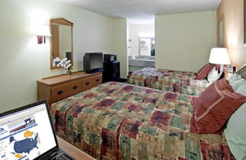 Canton Hotel | Rodeway Inn