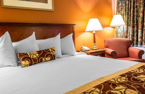 Muskegon Hotel | Rodeway Inn