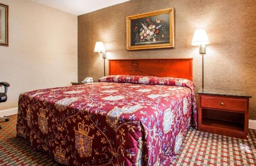 Paterson Hotel | Rodeway Inn