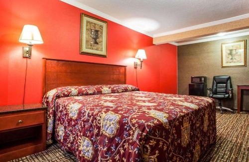 Paterson Hotel | Rodeway Inn