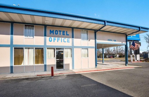 Cecil Hotel | Rodeway Inn