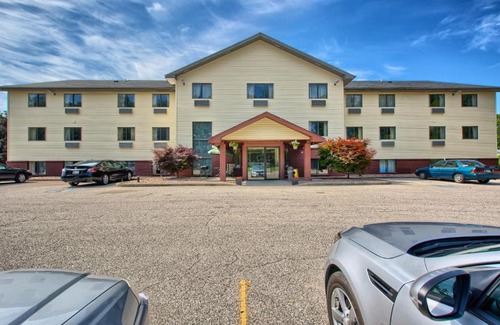Whitehall Hotel | Rodeway Inn