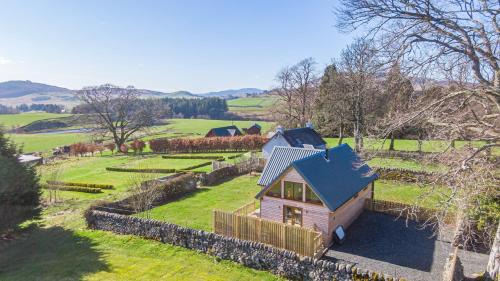 Blairgowrie Ski Chalet | Roe Deer Lodge with Hot Tub