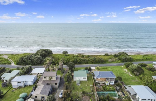 Pukehina House | Rogers Road Pukehina Beach House