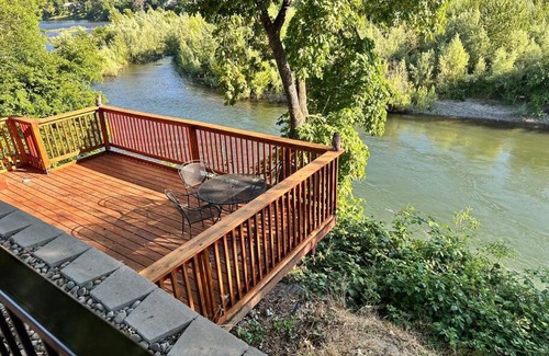 Grants Pass House | Rogue River - Luxury Retreat!