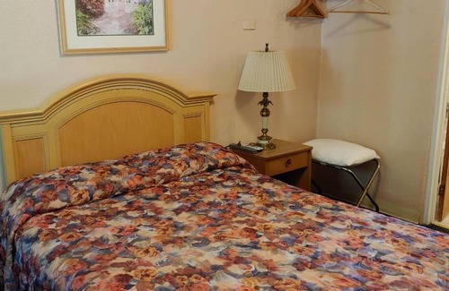 Maggie Valley Hotel | Rolling Brook Inn