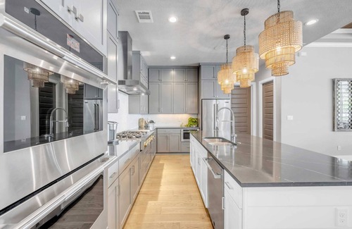 Kingsland House | Rolling Waves Haven | Concierge Services Available