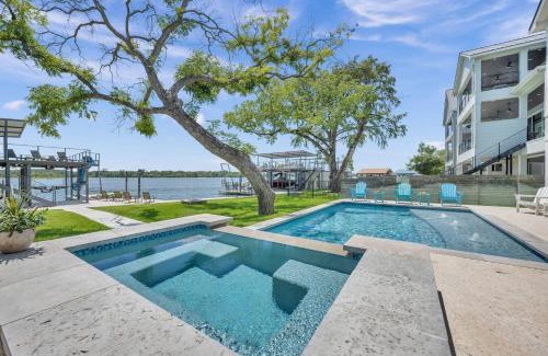 Kingsland House | Rolling Waves Haven Concierge Services Available