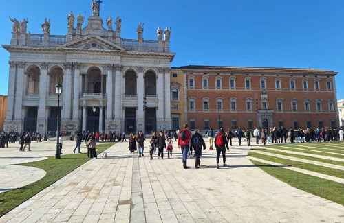 San Giovanni Apartment | ROMA NASONI APARTMENT WITH 4 ROOMS AND 12 BEDS, VIA SCIACCA 26 ROMA