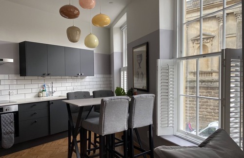 Bath City Centre Apartment | Roman Bath View in the heart of Bath