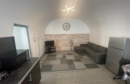 Centre Ville d'Ales Apartment | Roman