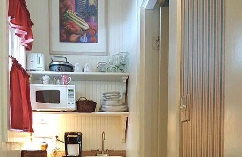Downtown Little Rock Cabin | Romance, Charm & Privacy for the Perfect Getaway Cottage
