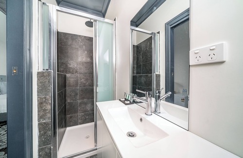 Wagga Wagga Hotel | Romano's Hotel
