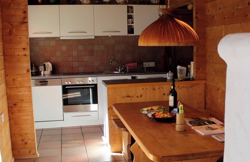 Hierholz House | Romantic artist's house by the pond Pet-friendly