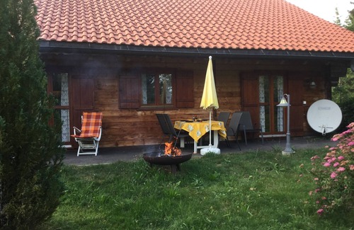 Hierholz House | Romantic artist's house by the pond Pet-friendly