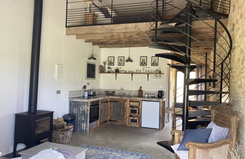 Marsales House | Romantic 1 bedroom loft apartment with pool, 5 min to Monpazier