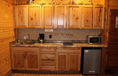 Jones Mills Cabin | Romantic 1 Br cabin with large tub, beautiful Mt and creek views