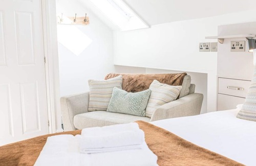 Kendal Apartment | Romantic and stylish studio apartment with views and free parking
