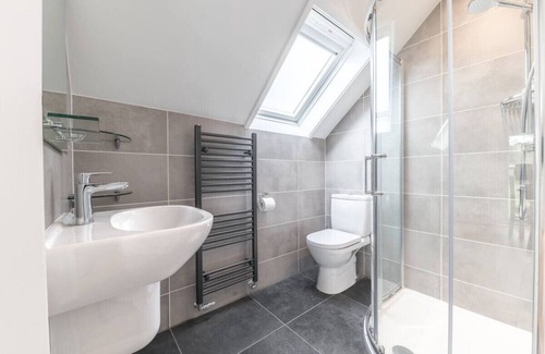 Kendal Apartment | Romantic and stylish studio apartment with views and free parking