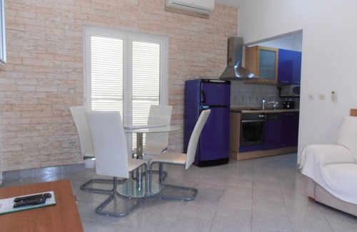 Vintijan Cottage | Romantic Apartment in a Detached House with Private Entrance