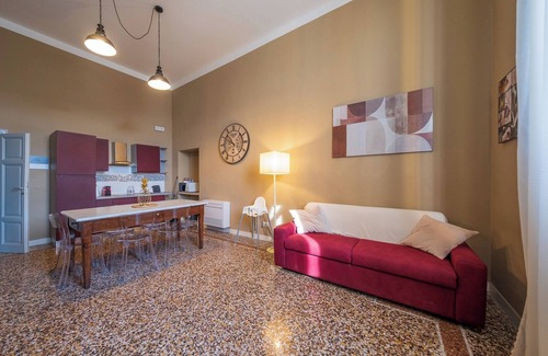 Pisa Apartment | Romantic Apartment on the Lungarno of Pisa