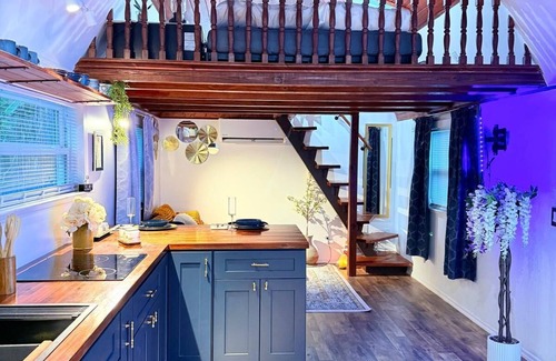 Alachua House | Romantic Barn Retreat - 7 Private Acres Near Gainesville, Firepit & Springs