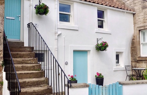 Pittenweem Cottage | Romantic Boutique Bolthole In Pittenweem Near St Andrews. Small dogs welcome.